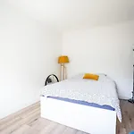 Nice bright flat near Sacré Coeur