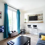 Nice bright flat near Sacré Coeur
