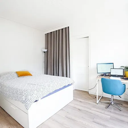 Nice bright flat near Sacré Coeur *
